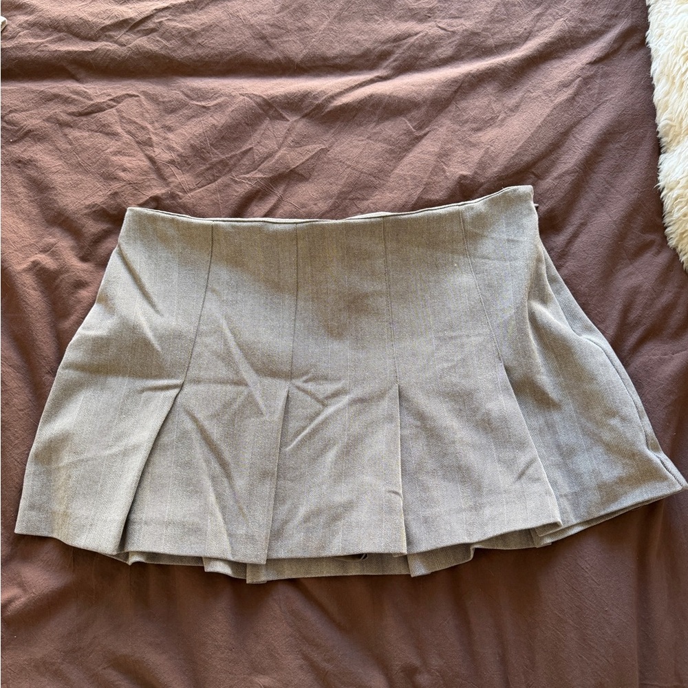 Abercrombie & Fitch Pleated Mini Skirt in Taupe